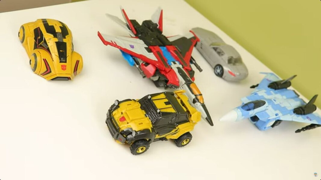 Image Of Reactive Bumblebee & Starscream 2 Pack In Hand From Transformers Game Toys  (36 of 37)